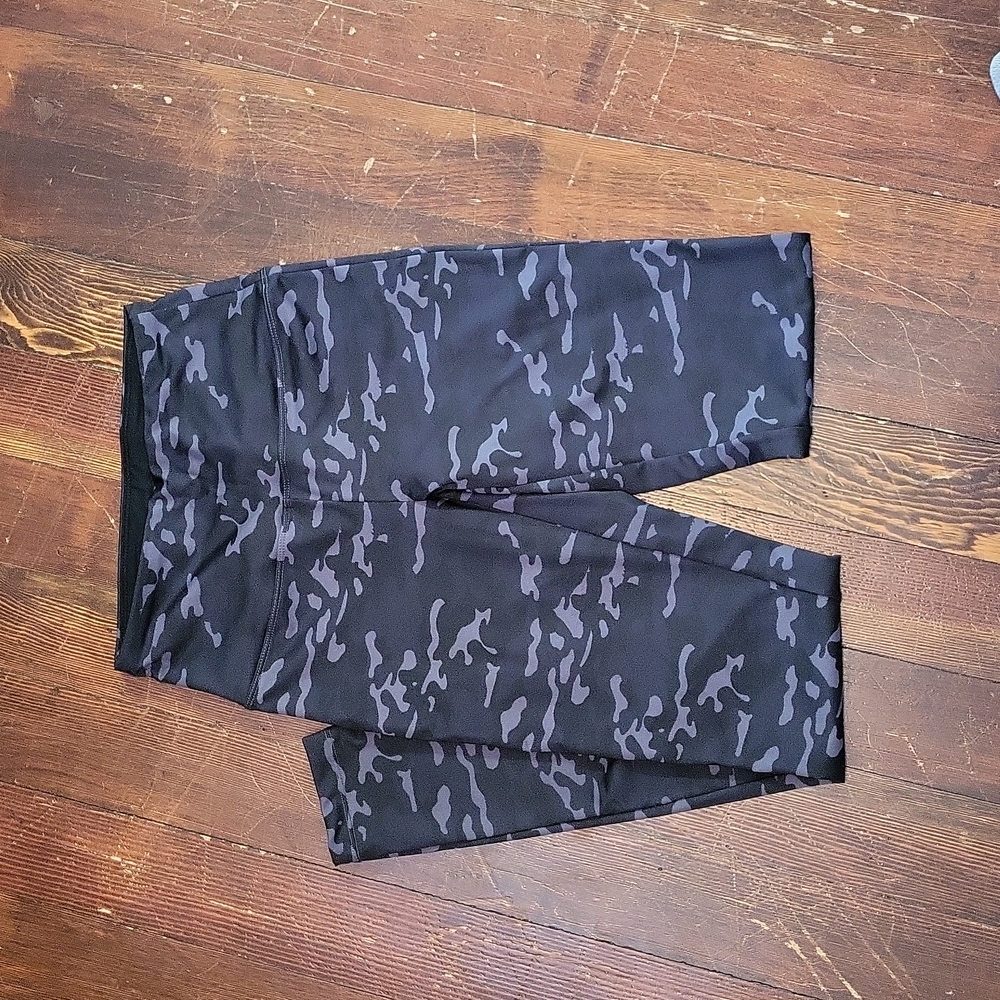 Ruby Ribbon Camo Legging, Size S, Gently Used